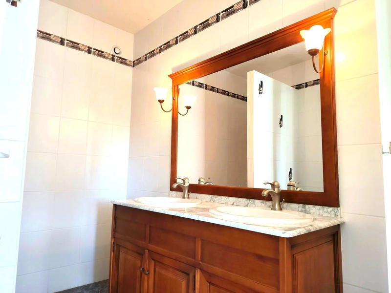 Maison - 259 m² - 7 pièces