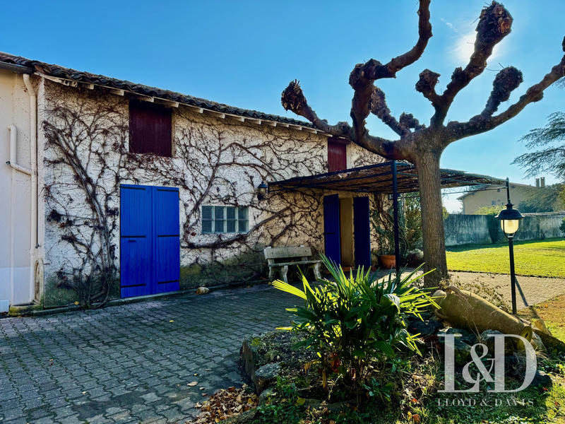 Maison ancienne - 205 m² - 7 pièces