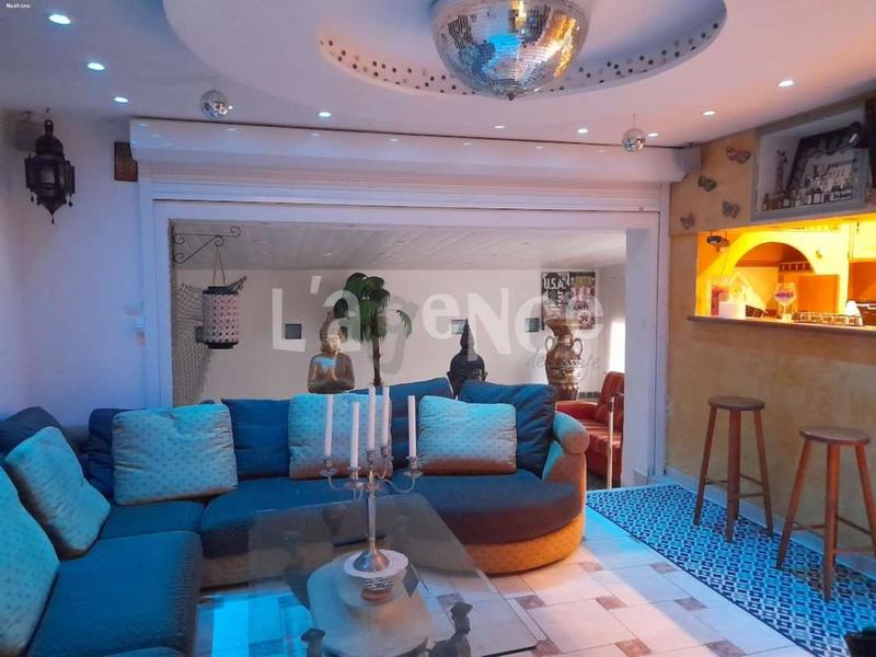 Pavillon - 250 m² - 7 pièces