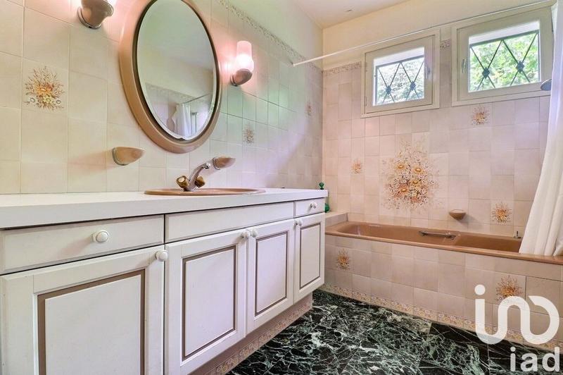 Maison - 170 m² - 9 pièces