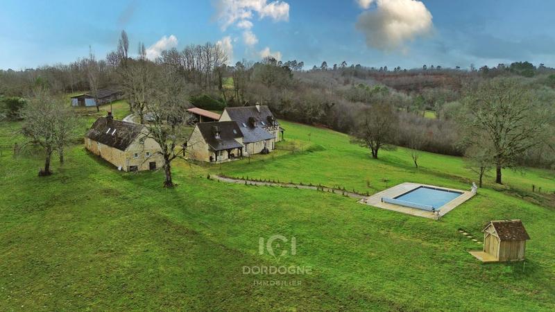 Maison - 329 m² - 2 pièces