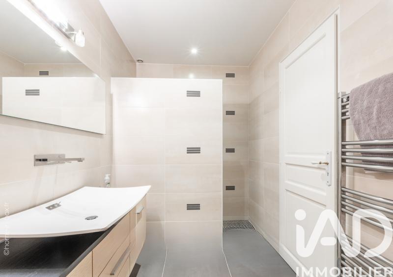 Maison - 740 m² - 15 pièces