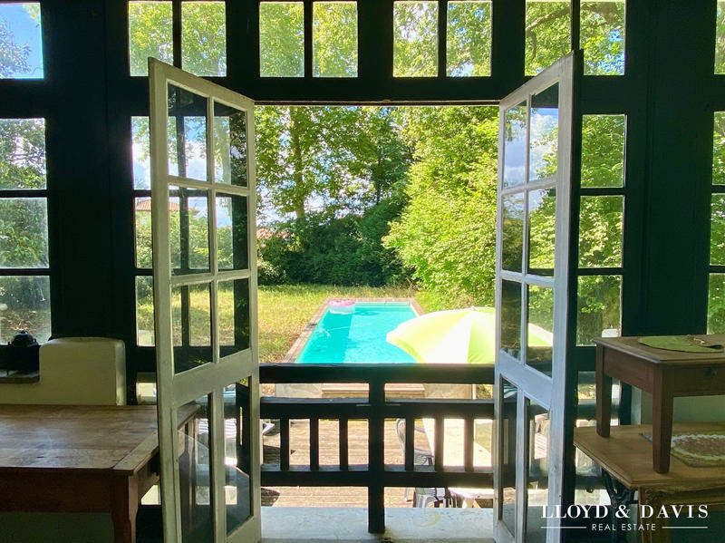 Maison - 200 m² - 7 pièces