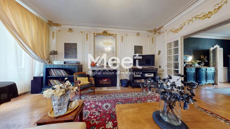 Propriété - 425 m² - 9 pièces