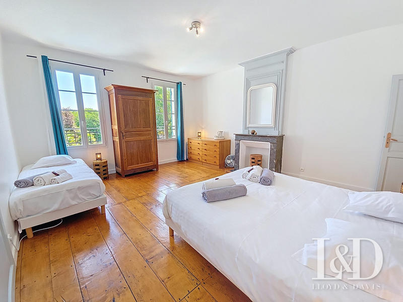 Maison - 376 m² - 15 pièces