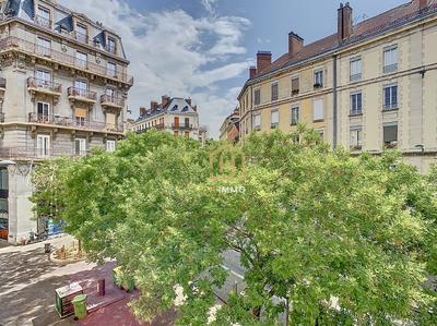 Appartement - 83 m² - 4 pièces