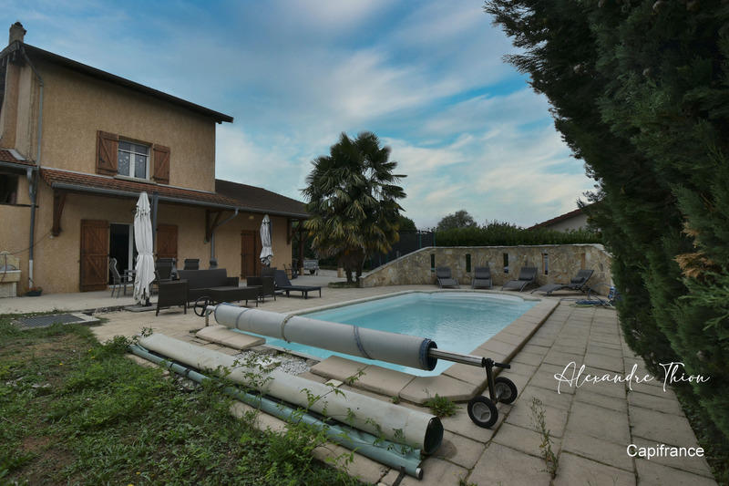 Maison - 330 m² - 10 pièces