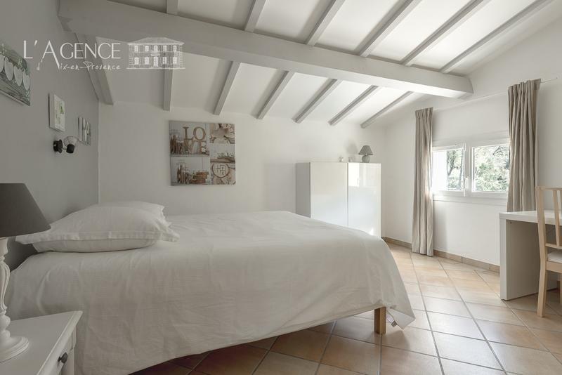 Maison traditionnelle - 216 m² - 7 pièces