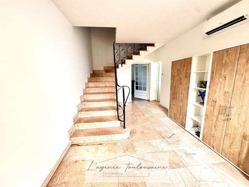 Maison - 250 m² - 10 pièces