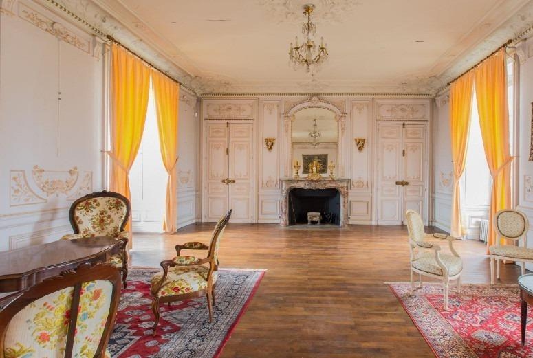 Manoir - 4 200 m² - 72 pièces