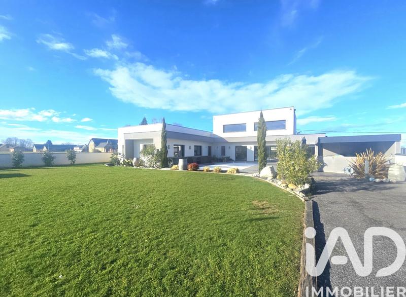 Maison - 244 m² - 6 pièces