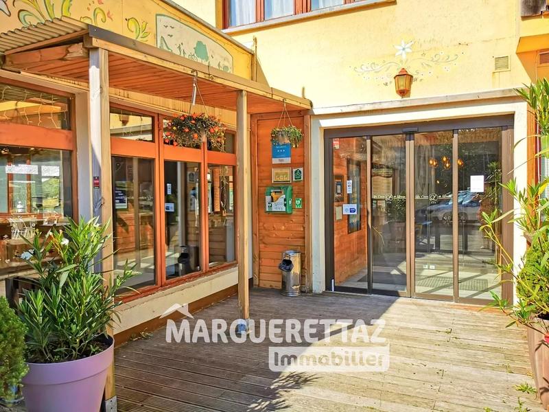 Propriété - 3 500 m² - 70 pièces