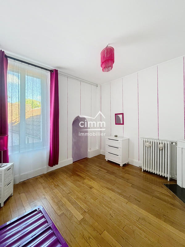 Maison traditionnelle - 159 m² - 4 pièces