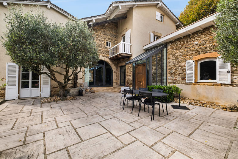 Maison - 270 m² - 8 pièces