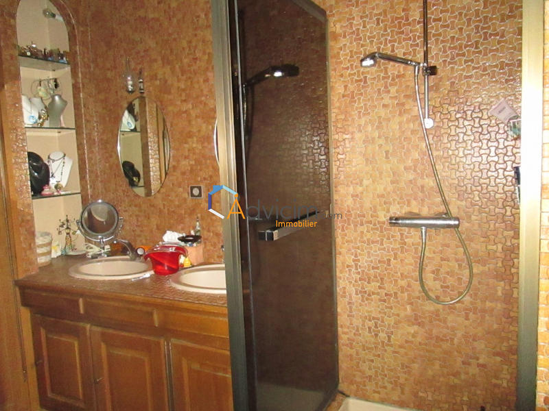 Maison - 260 m² - 9 pièces