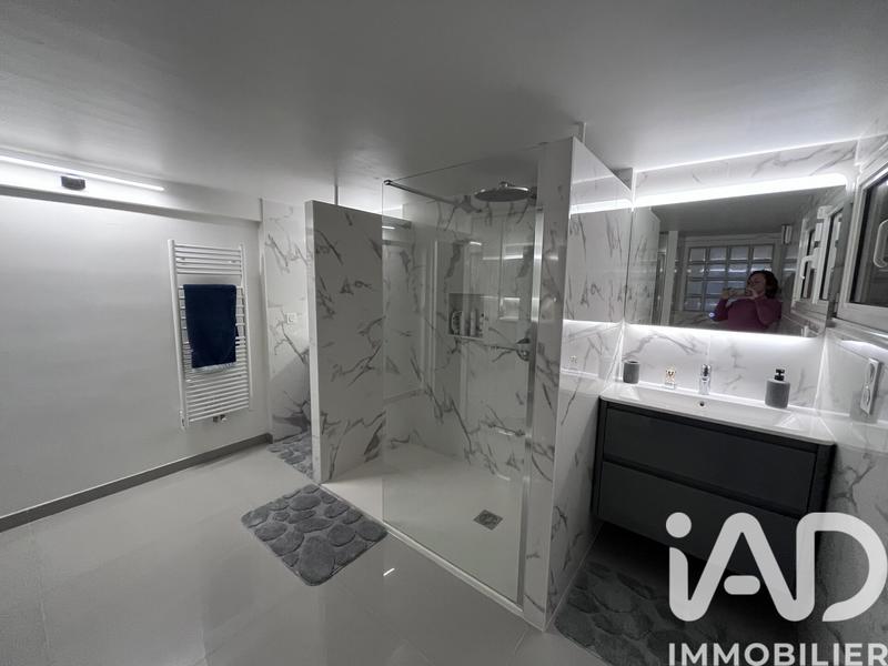 Maison - 202 m² - 8 pièces