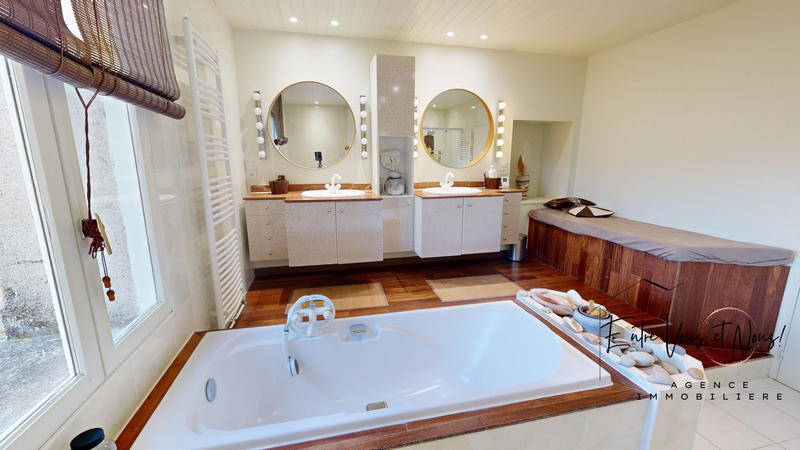 Maison ancienne - 250 m² - 6 pièces