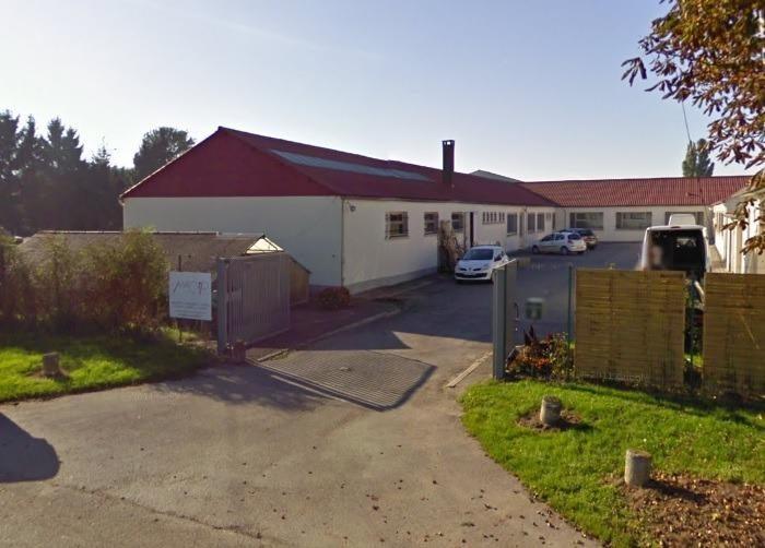 Local d'activités - 300 m² - 5 pièces