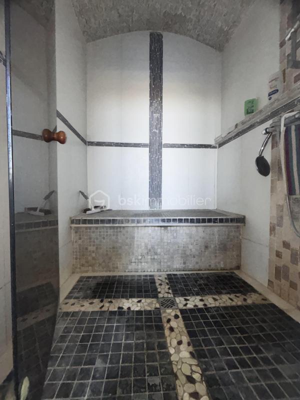 Corps de ferme - 210 m² - 15 pièces