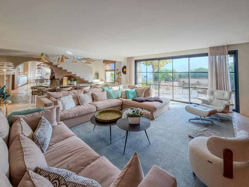 Maison traditionnelle - 245 m² - 5 pièces