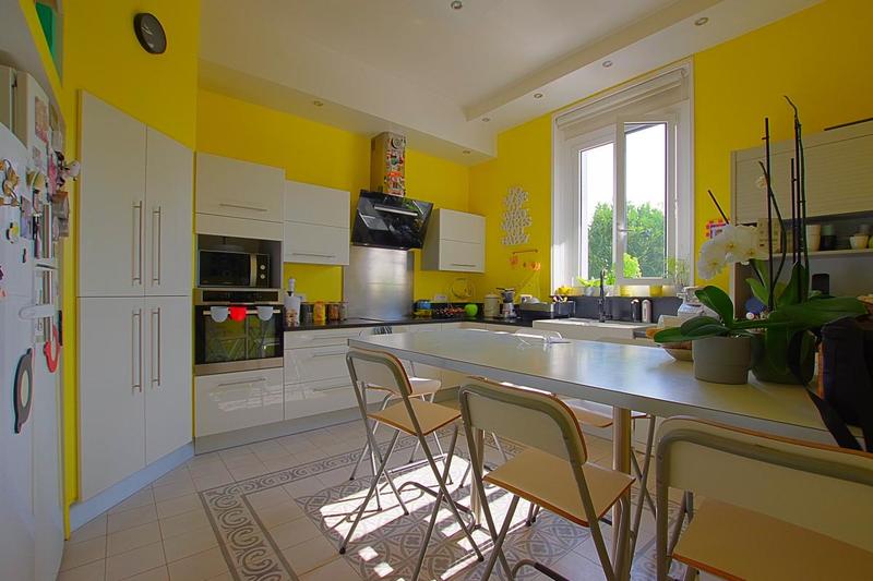 Maison - 286 m² - 9 pièces