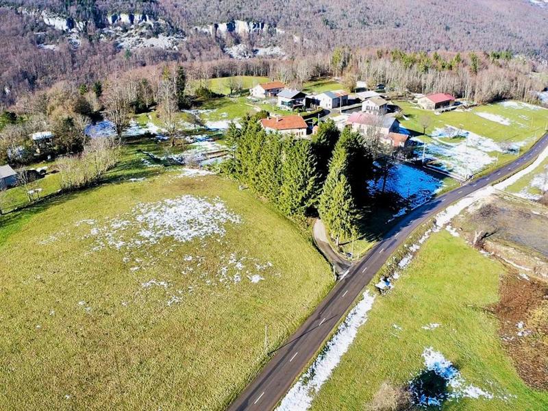 Terrain constructible - 2 300 m²