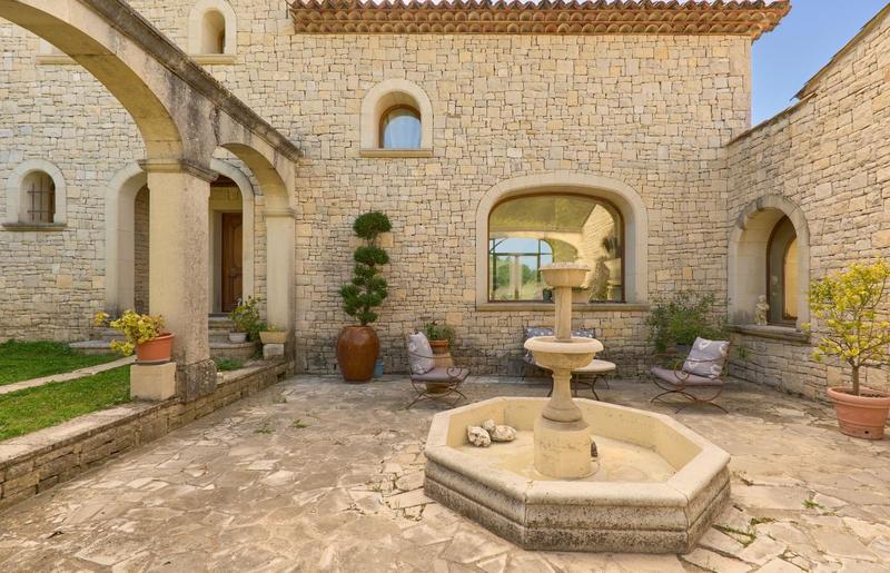 Maison - 255 m² - 6 pièces