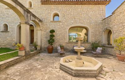 Maison - 255 m² - 6 pièces