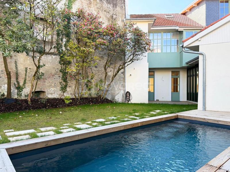 Maison de ville - 247 m² - 7 pièces