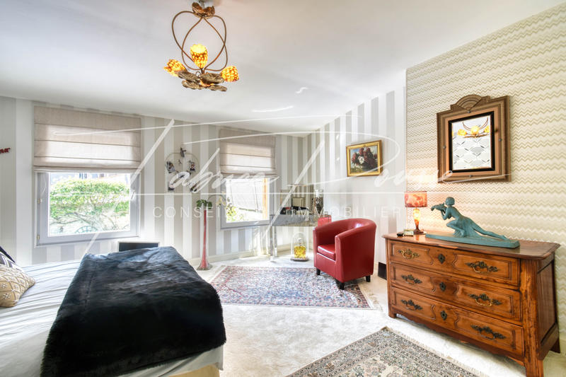 Maison - 203 m² - 7 pièces