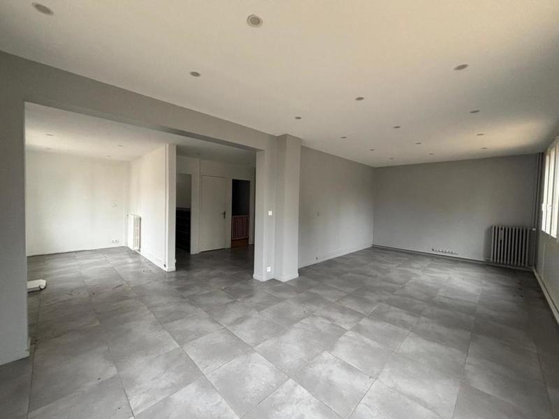 Maison - 143 m² - 8 pièces