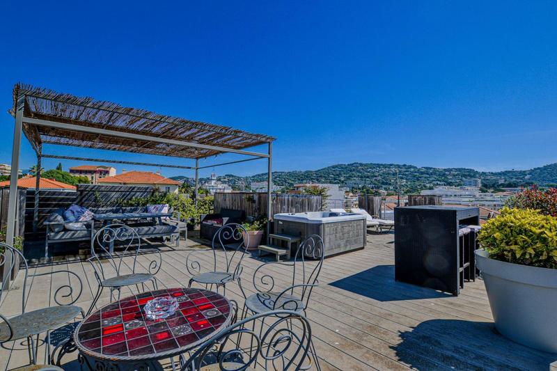 Penthouse - 93 m² - 3 pièces