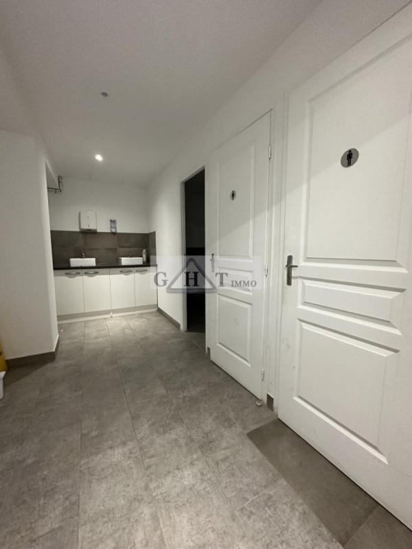 Entrepôt - 1 850 m²