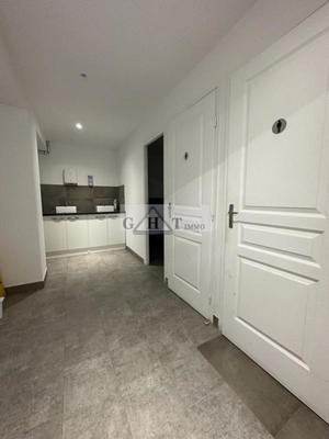 Entrepôt - 1 850 m²