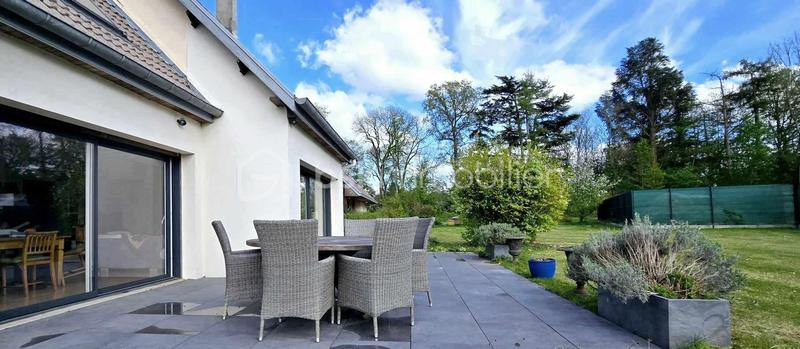 Maison - 300 m² - 8 pièces