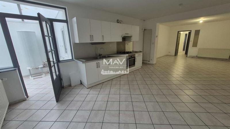 Maison - 210 m² - 8 pièces