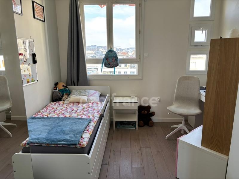 Appartement - 93 m² - 5 pièces
