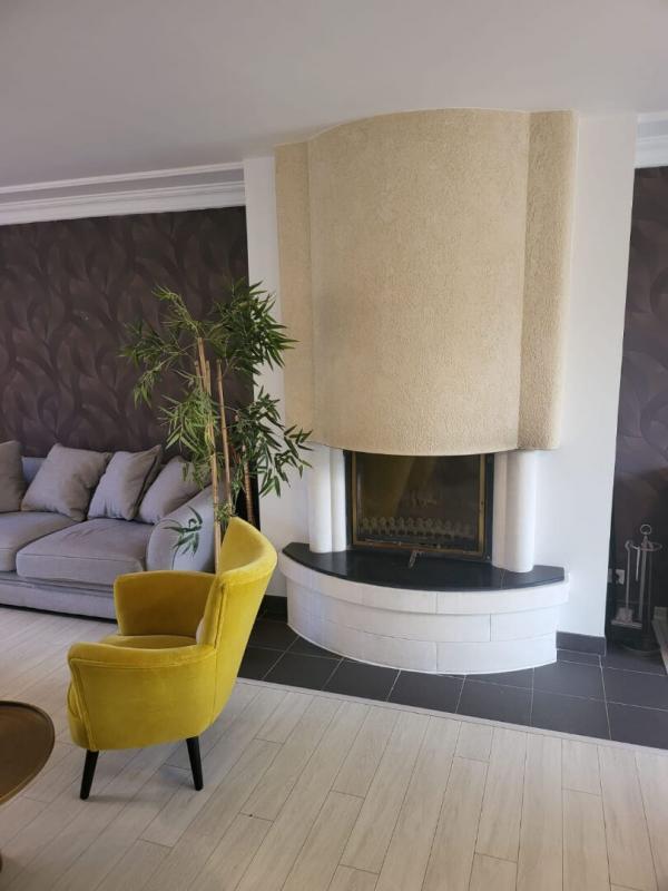 Maison - 224 m² - 8 pièces