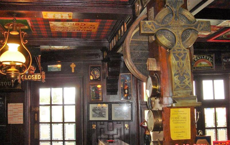 Local commercial - 200 m² - 8 pièces