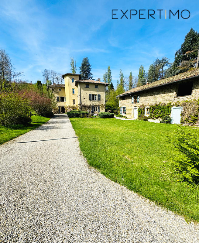 Propriété - 391 m² - 9 pièces