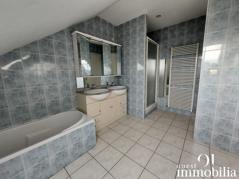 Maison - 874 m² - 4 pièces