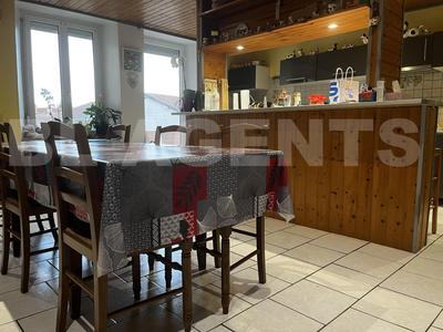 Maison - 174 m² - 9 pièces