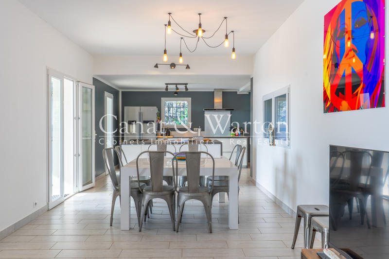 Villa - 200 m² - 6 pièces