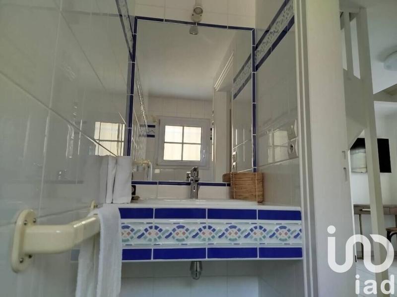 Maison - 225 m² - 8 pièces