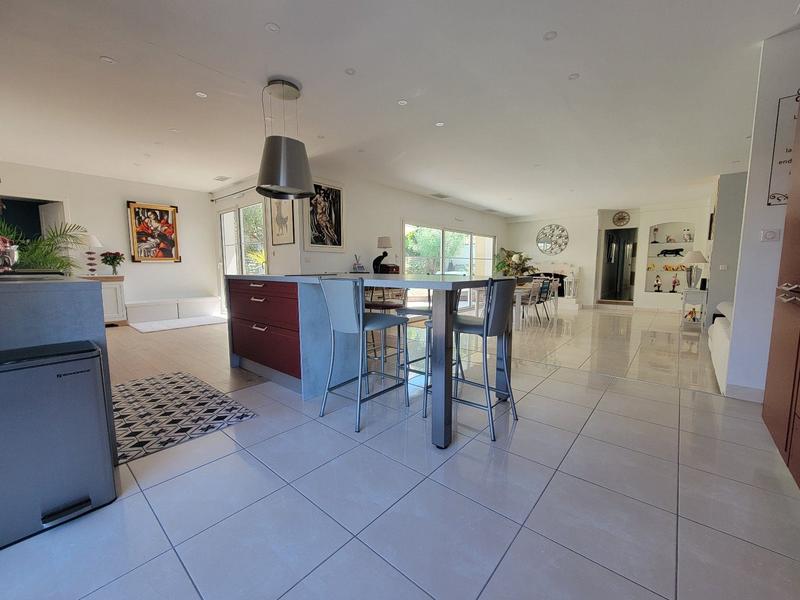 Maison contemporaine - 222 m² - 6 pièces