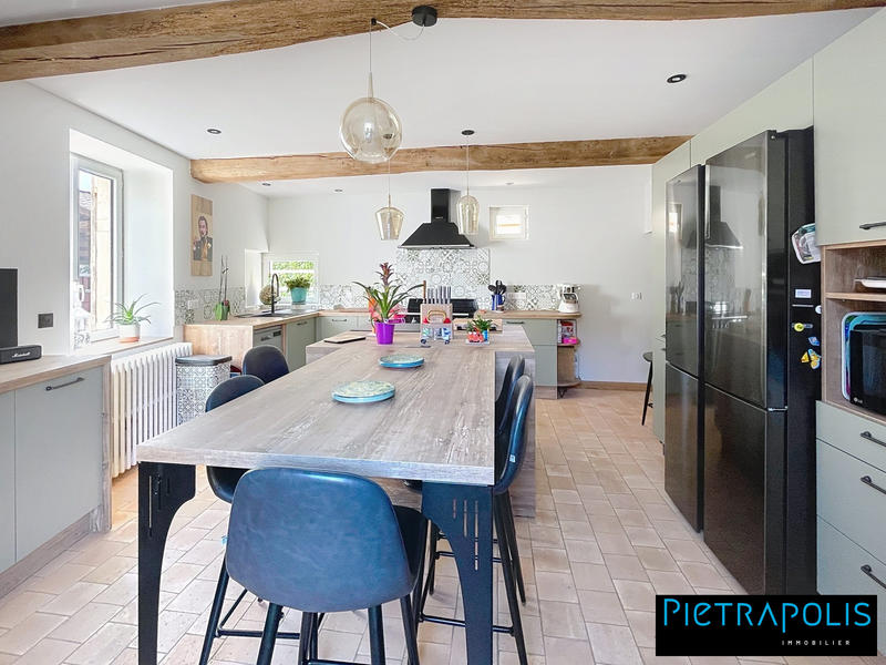 Maison - 269 m² - 7 pièces