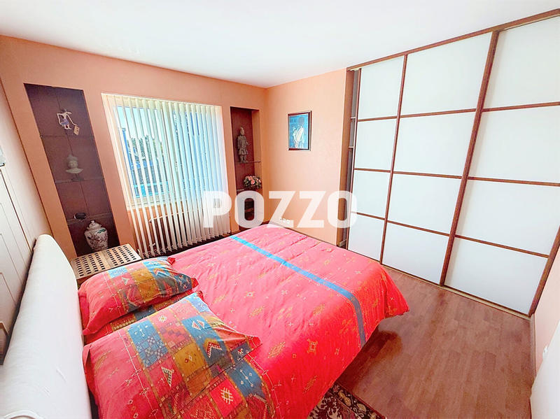 Maison - 345 m² - 8 pièces