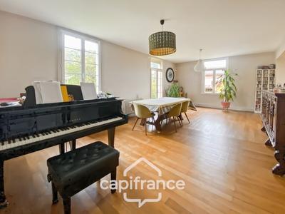 Maison bourgeoise - 212 m² - 8 pièces