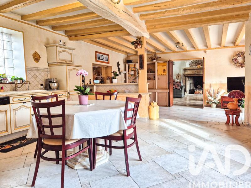 Maison - 240 m² - 7 pièces