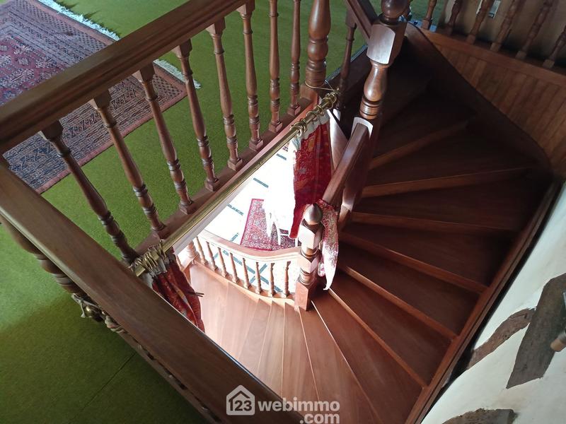 Maison - 215 m² - 7 pièces